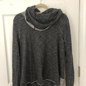gray turtleneck sweatshirt/sweater